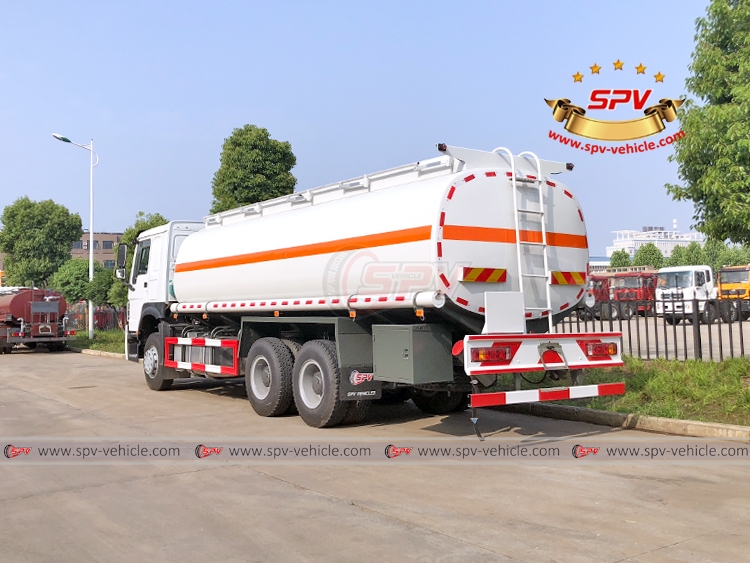 24,000 Litres Oil Tank Truck Sinotruck - LB